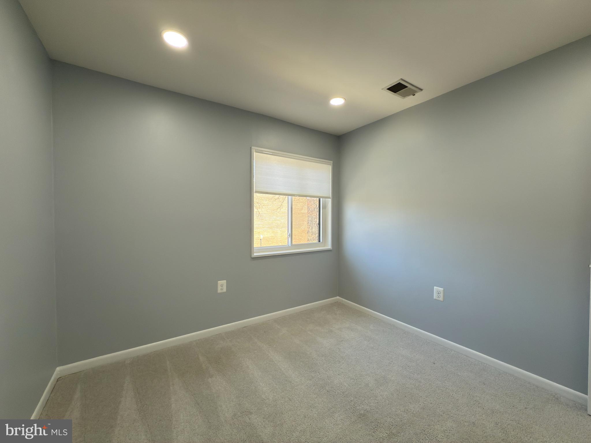 1415 Northgate Square, Unit 15/21B Reston, VA 20190 - Photo 20 of 28 a view of a livingroom with an empty space and window