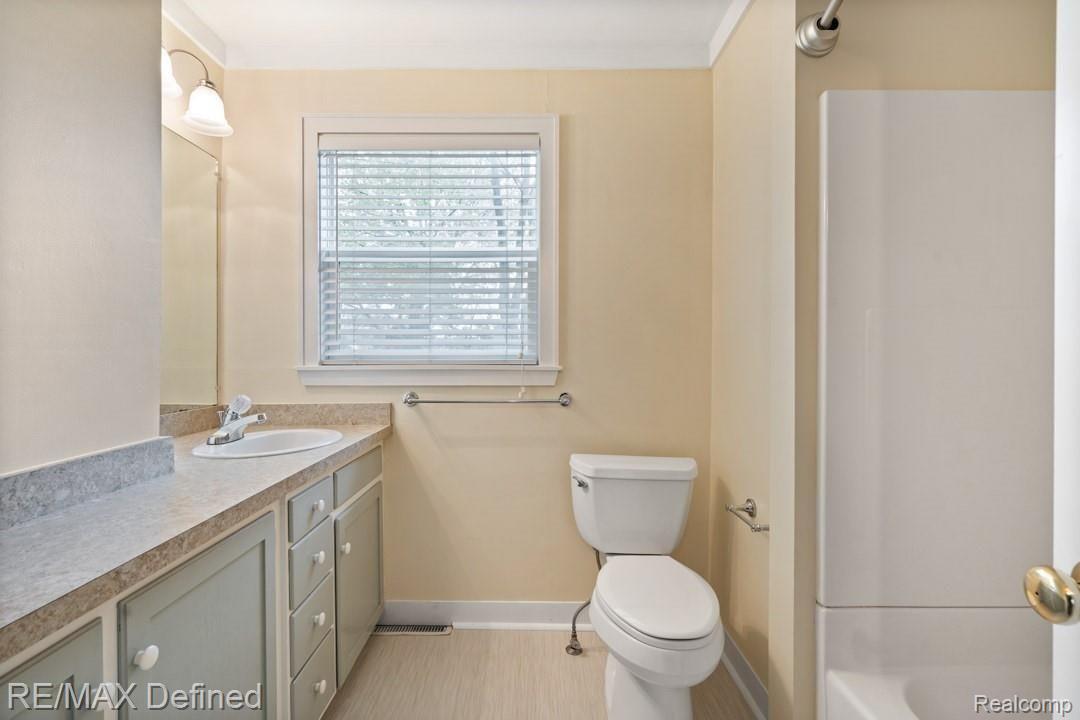 192 West Tienken Road Rochester, MI 48307 - Photo 13 of 38 192-Tienken-Rd-14.jpg
