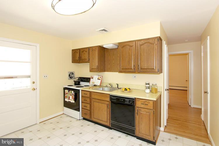 18 Sunnyside Road Silver Spring, MD 20910 - Photo 11 of 25 Kitchen