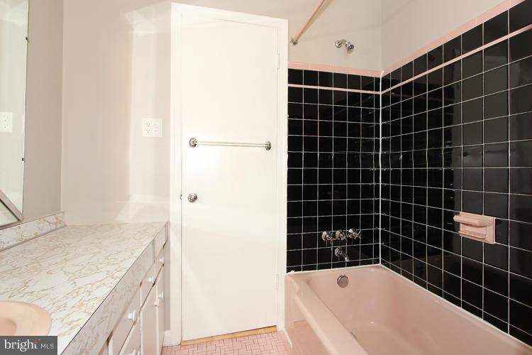 18 Sunnyside Road Silver Spring, MD 20910 - Photo 16 of 25 Bath