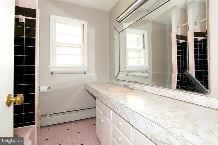 18 Sunnyside Road Silver Spring, MD 20910 - Photo 17 of 25 Bath