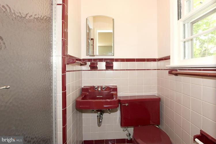 18 Sunnyside Road Silver Spring, MD 20910 - Photo 20 of 25 Bath (Master)