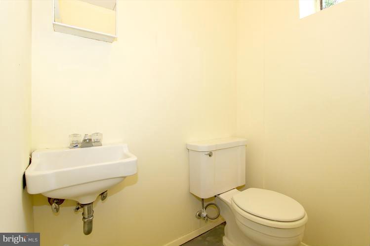18 Sunnyside Road Silver Spring, MD 20910 - Photo 22 of 25 half bath