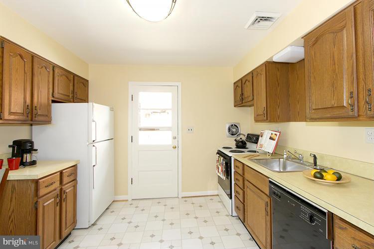 18 Sunnyside Road Silver Spring, MD 20910 - Photo 10 of 25 Kitchen