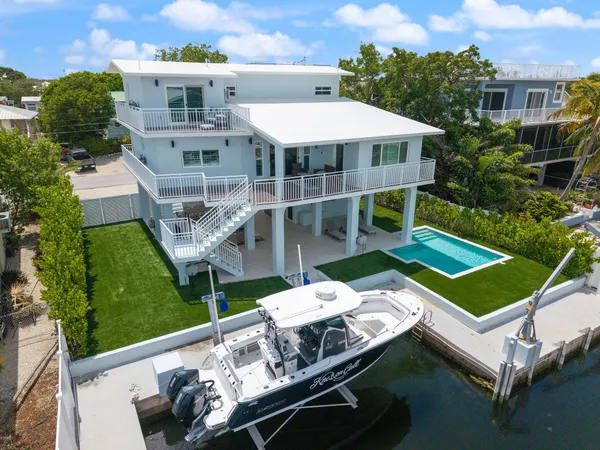 $2,340,000 | 215 Wildwood Circle, Key Largo, FL 33037