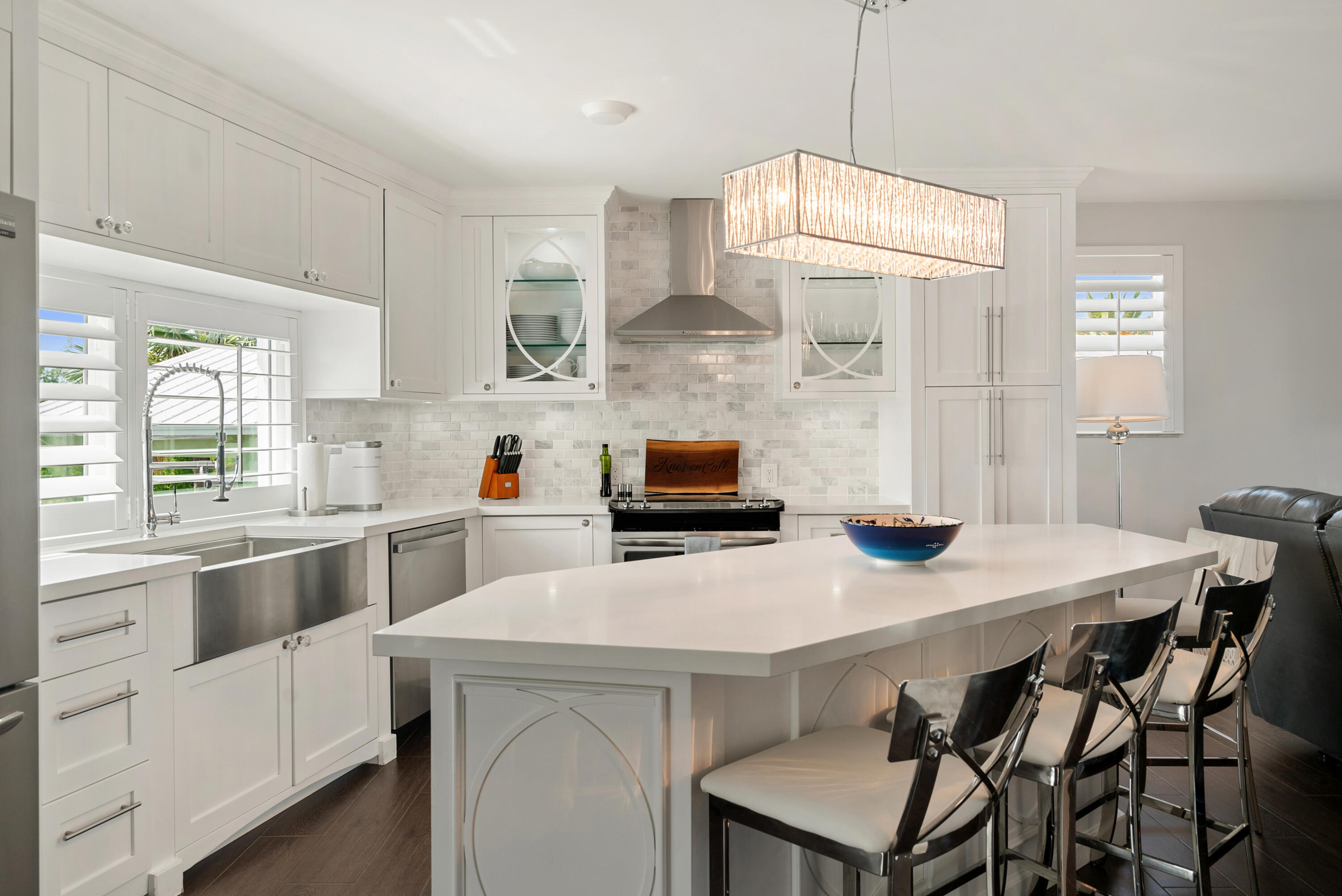 215 Wildwood Circle Key Largo, FL 33037 - Photo 15 of 61 a kitchen with a table and chairs in it