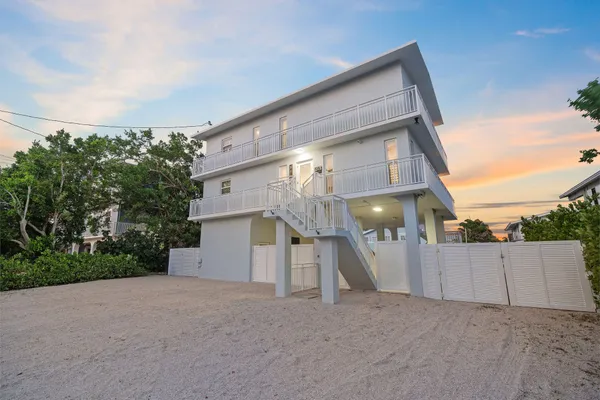 $2,340,000 | 215 Wildwood Circle, Key Largo, FL 33037