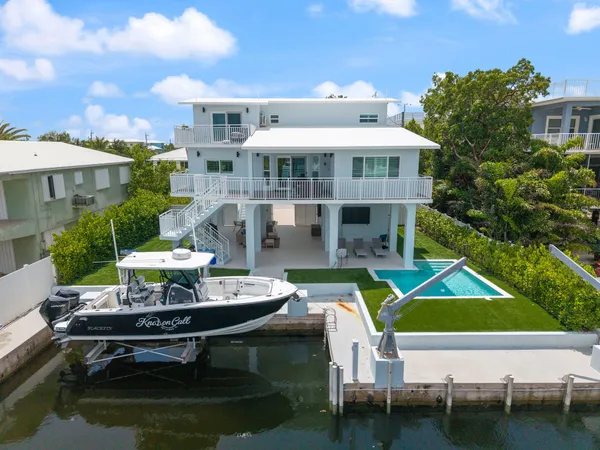 $2,340,000 | 215 Wildwood Circle, Key Largo, FL 33037