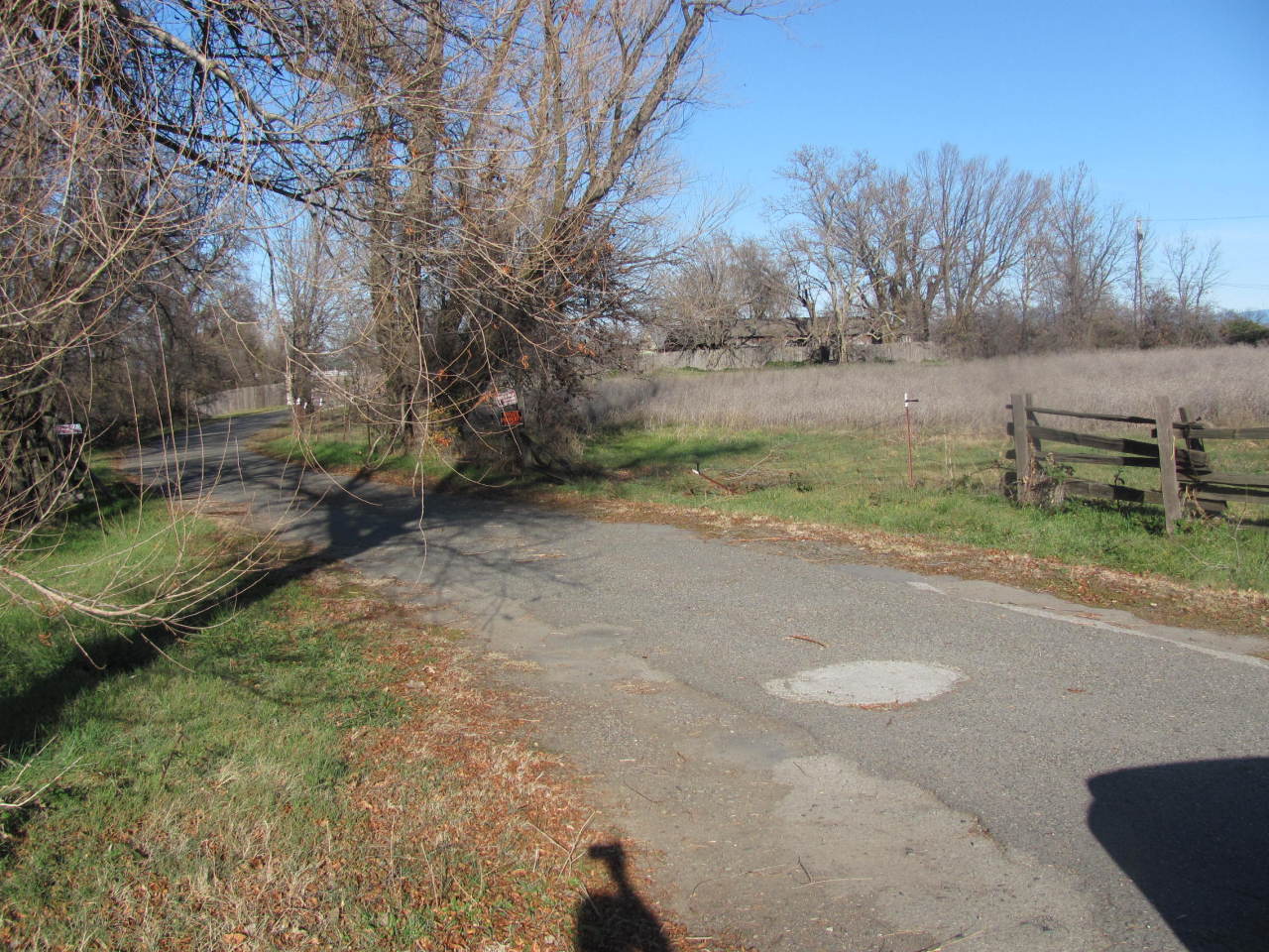 5128 Deschutes Road Anderson, CA 96007 - Photo 25 of 31 front driveway