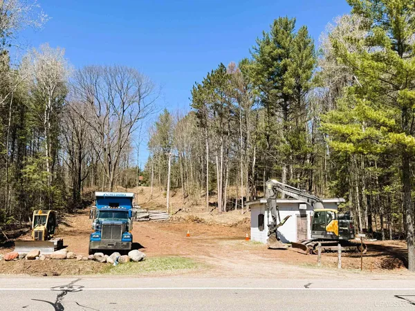 $79,900 | W4488 Us 2 Highway, Vulcan, MI 49892