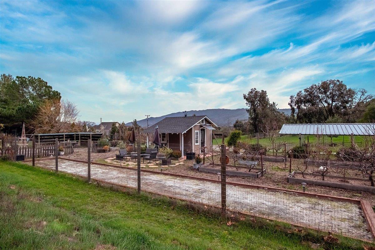 10070 Burchell Road Gilroy, CA 95020 - Photo 22 of 24
