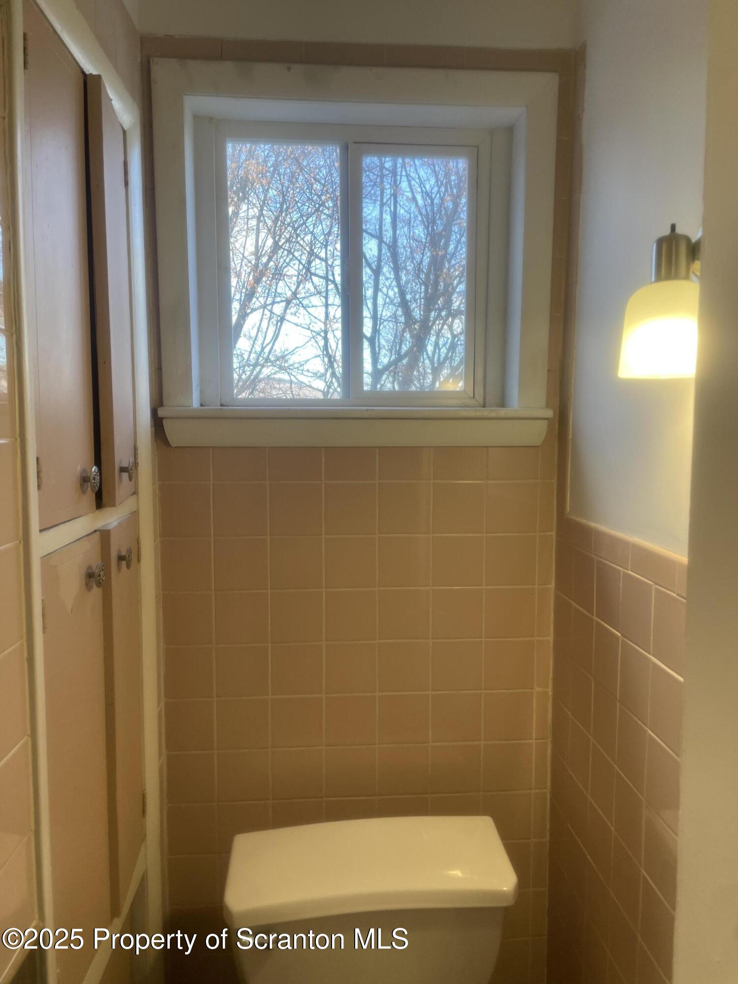 2301 Boulevard Avenue Scranton, PA 18509 - Photo 18 of 25 a bathroom with a window