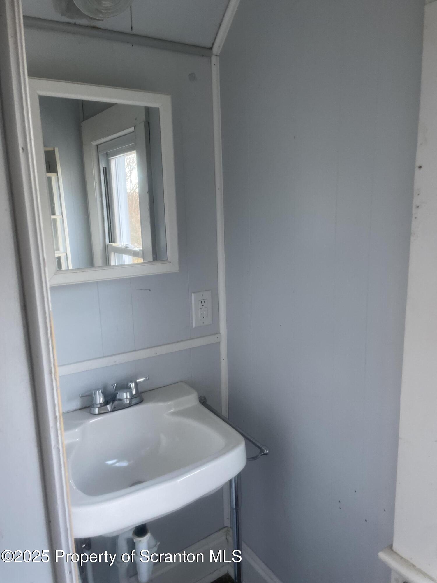 2301 Boulevard Avenue Scranton, PA 18509 - Photo 23 of 25 a bathroom with a sink