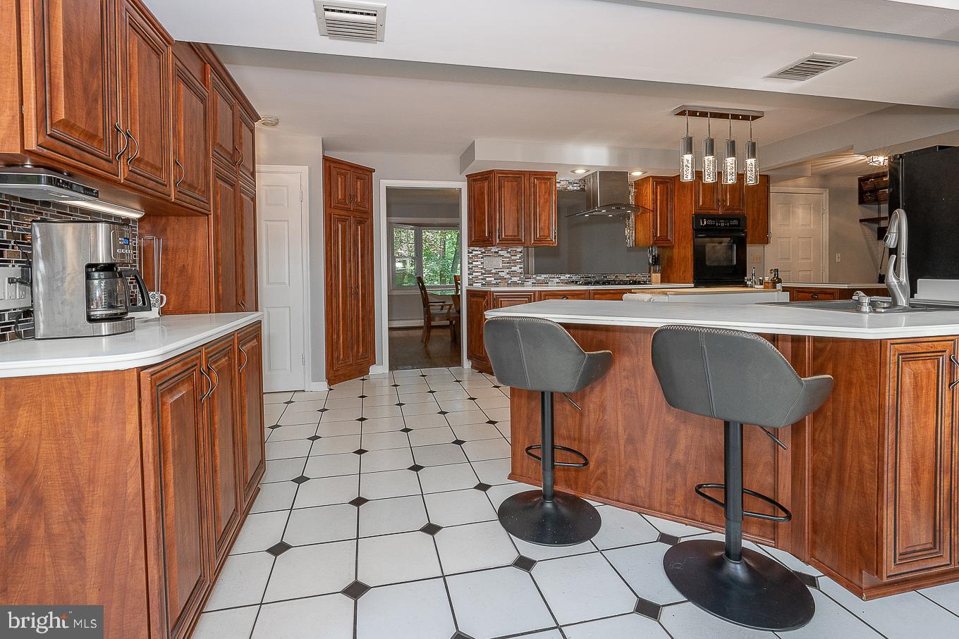 180 Upper Gulph Road Wayne, PA 19087 - Photo 38 of 86 Kitchen penninsula