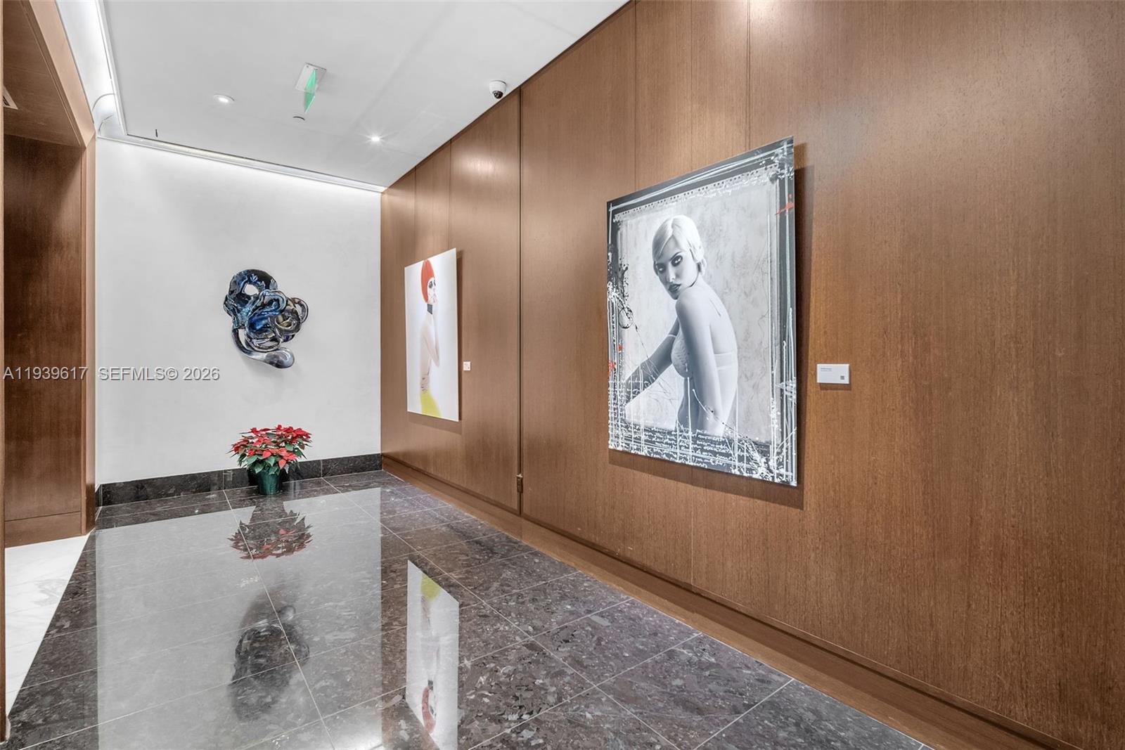 200 Biscayne Blvd Way, Unit 4202 Miami, FL 33131 - Photo 29 of 31 a view of a hallway with workspace