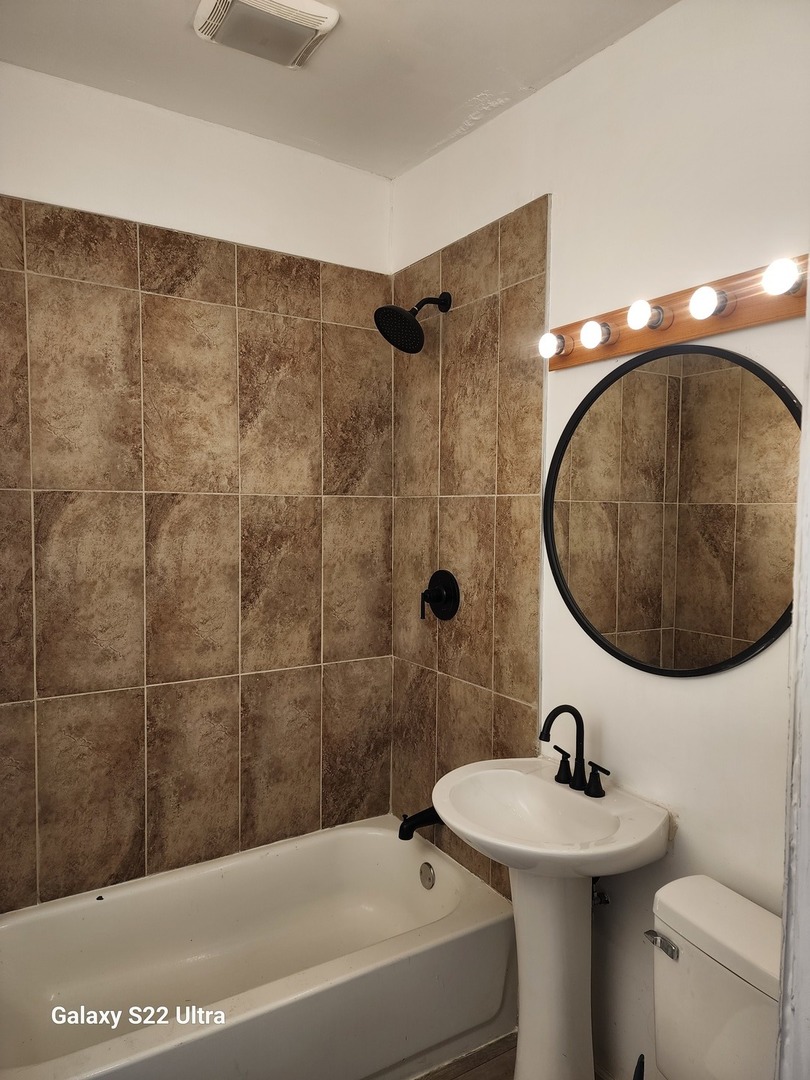 8909 South Houston Avenue Chicago, IL 60617 - Photo 12 of 19