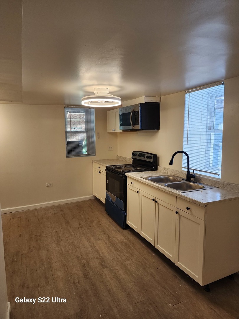 8909 South Houston Avenue Chicago, IL 60617 - Photo 9 of 19