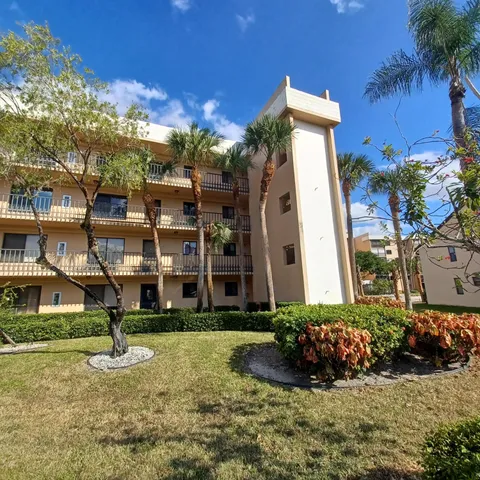 $1,800 | 4820 Lucerne Lakes Boulevard West, Unit 108, Lake Worth, FL 33467