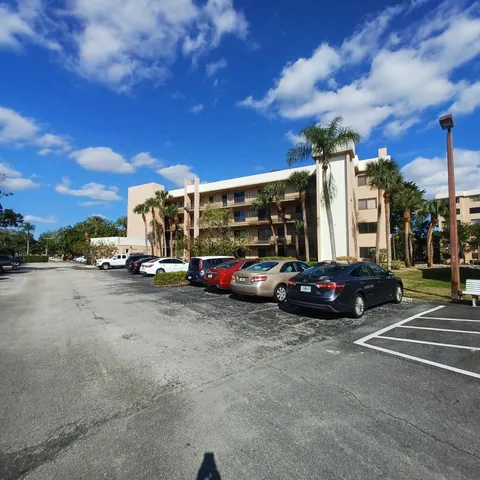 $1,800 | 4820 Lucerne Lakes Boulevard West, Unit 108, Lake Worth, FL 33467