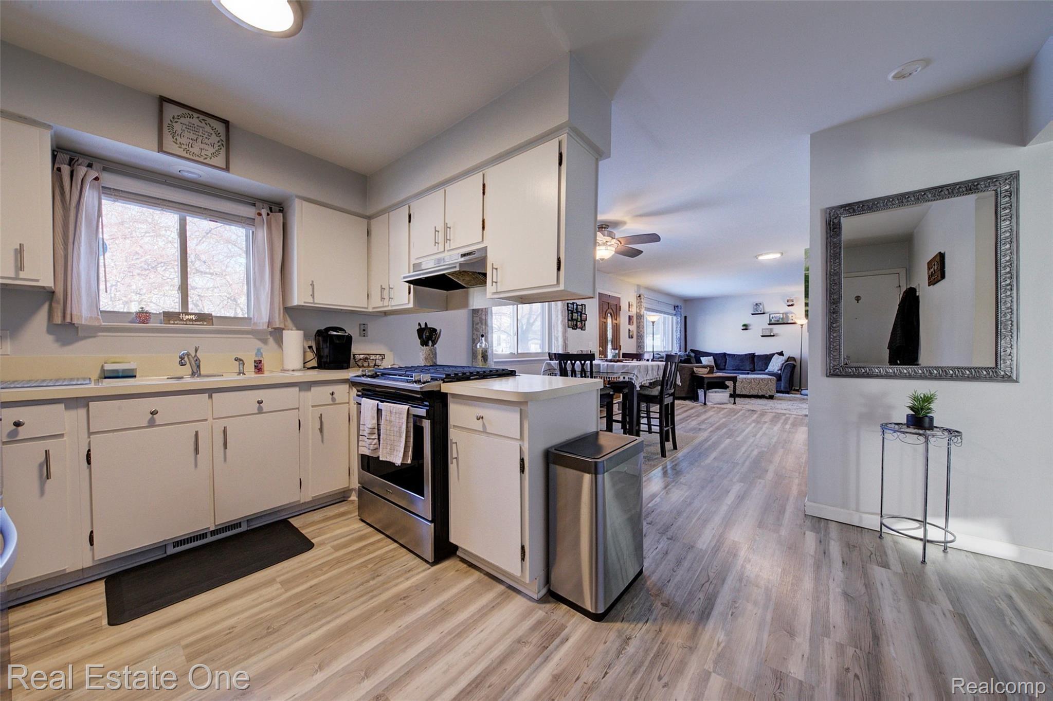 715 Glenwyth Road Brighton, MI 48116 - Photo 17 of 49 Kitchen