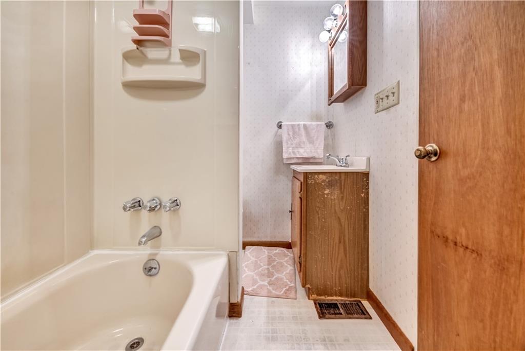 76 A Noblestown Road Carnegie, PA 15106 - Photo 16 of 22 Gallery Image 16