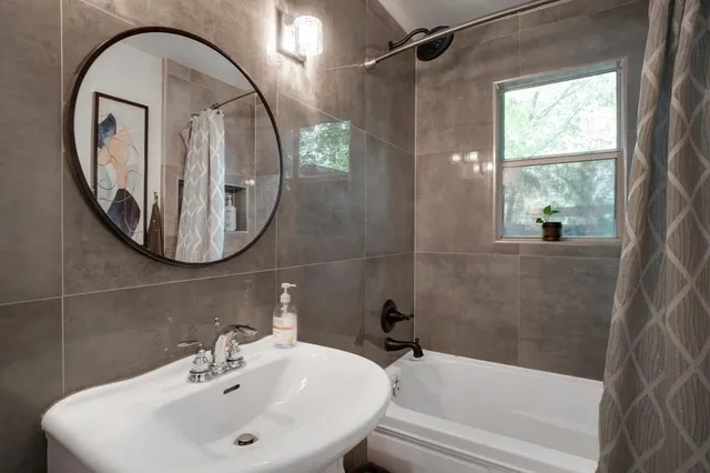 $1,900 | 624 Apache Trail, Tool, TX 75143