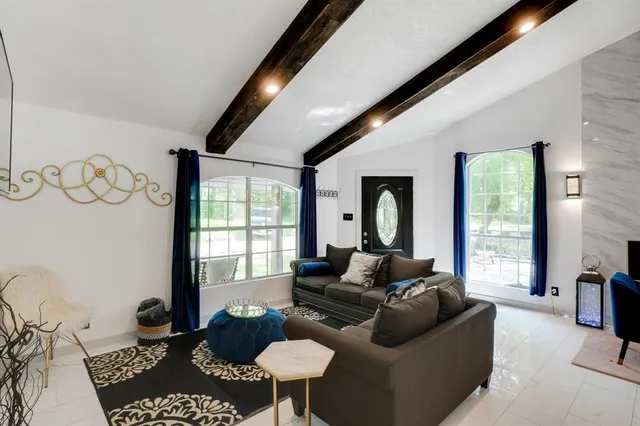 $1,900 | 624 Apache Trail, Tool, TX 75143