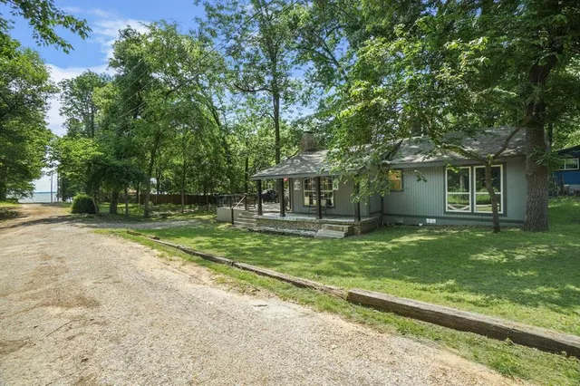 $1,900 | 624 Apache Trail, Tool, TX 75143