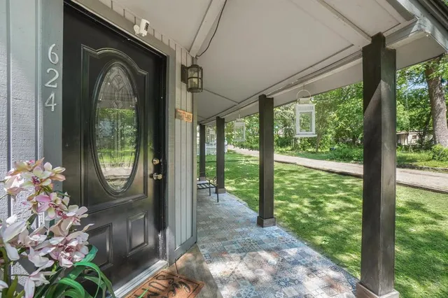 $1,900 | 624 Apache Trail, Tool, TX 75143