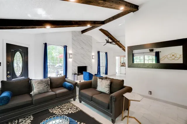 $1,900 | 624 Apache Trail, Tool, TX 75143