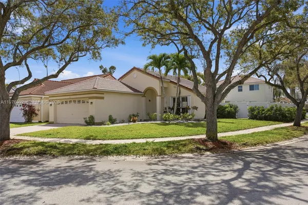 $4,300 | 922 Falling Water Road, Unit 922, Weston, FL 33326