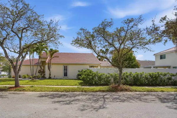 $4,300 | 922 Falling Water Road, Unit 922, Weston, FL 33326