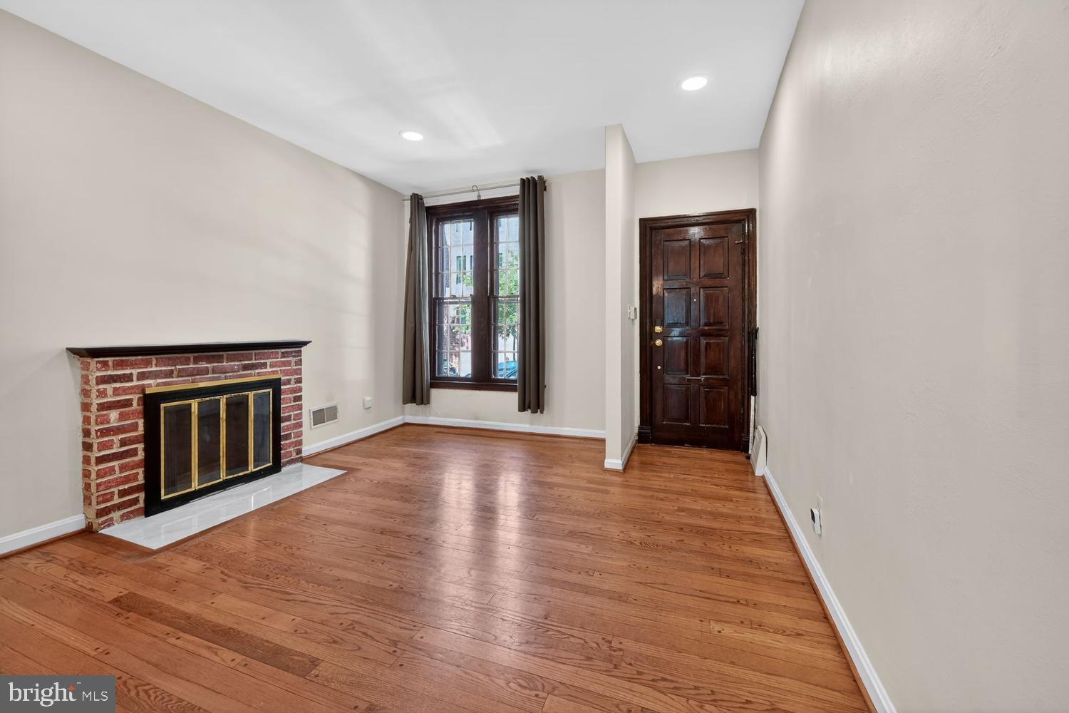 1025 30th Street Northwest Washington, DC 20007 - Photo 4 of 35
