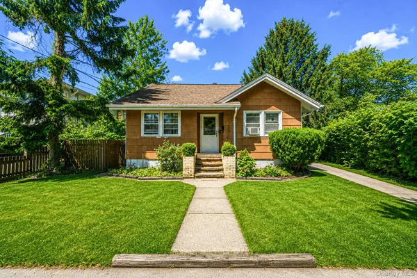 $499,000 | 561 Chestnut Street, Lindenhurst, NY 11757