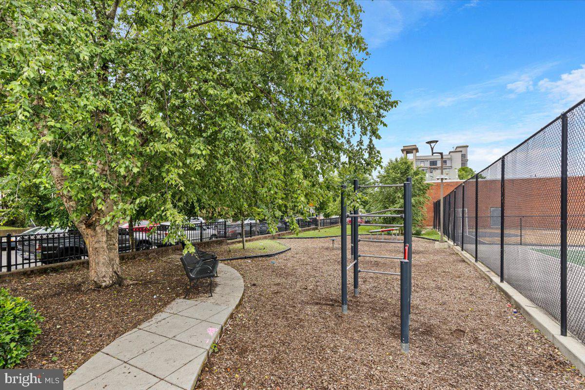 804 Taylor Street Northwest, Unit 403 Washington, DC 20011 - Photo 34 of 35