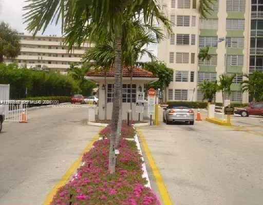 $1,700 | 1780 Northeast 191st Street, Unit 3002, Miami, FL 33179