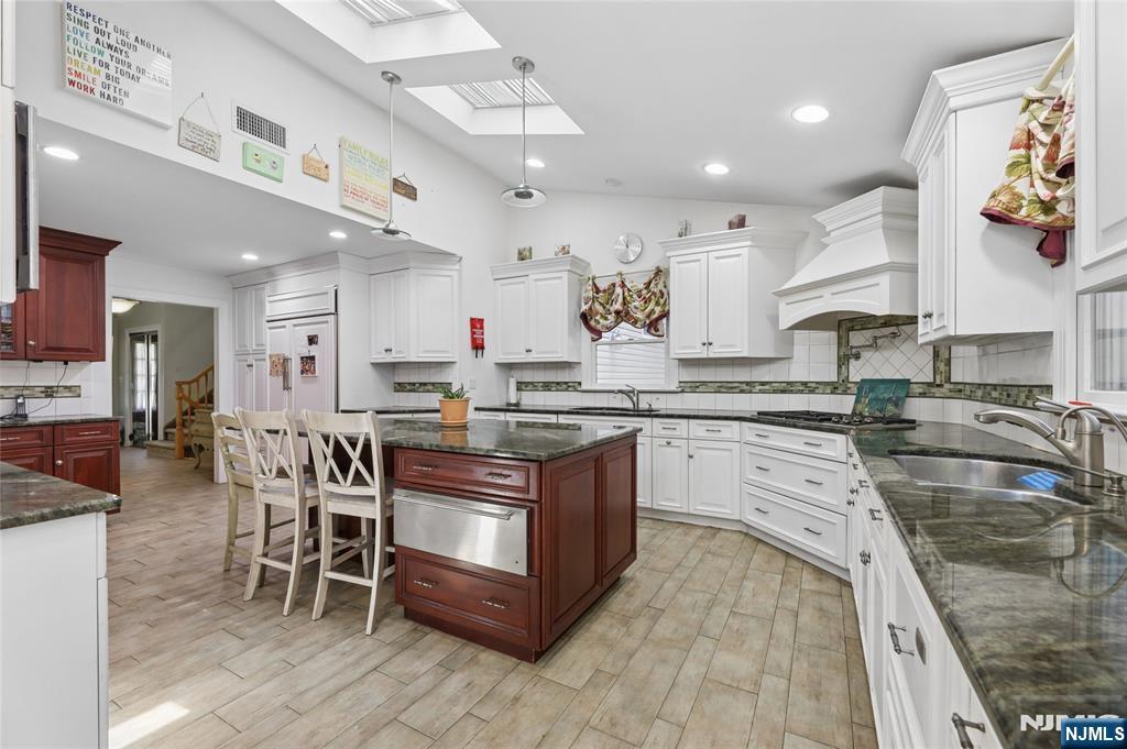 384 Rutland Avenue Teaneck, NJ 07666 - Photo 9 of 36