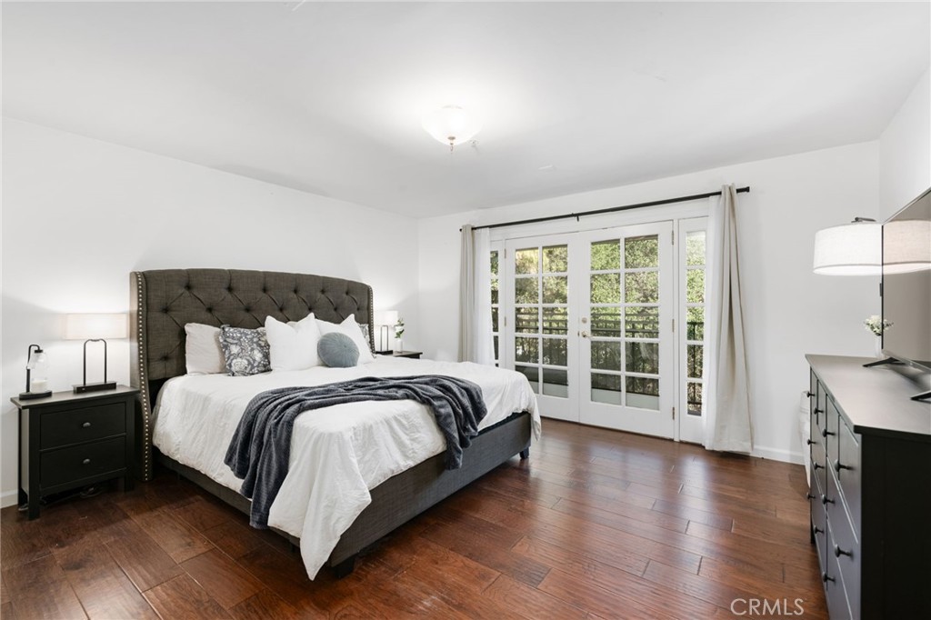 9729 Marcus Lane Tujunga, CA 91042 - Photo 30 of 55 a bedroom with a bed and a large window