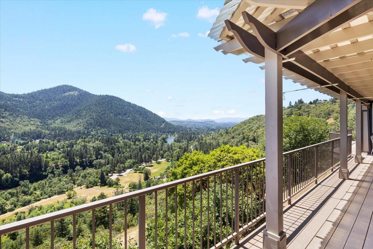3344 Pearce Park Road Grants Pass, OR 97526 - Photo 21 of 65 Numerous opportunities to enjoy the outdoor beauty w/this expansive deck.