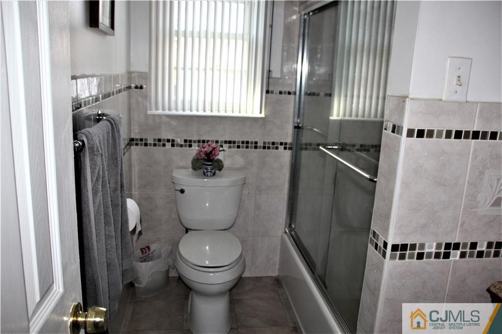 75 Rodak Circle Edison, NJ 08817 - Photo 16 of 32 a bathroom with a toilet sink and mirror