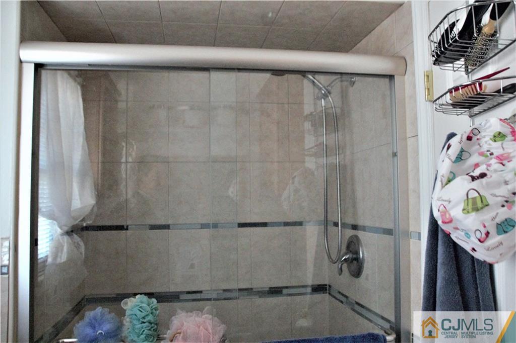 75 Rodak Circle Edison, NJ 08817 - Photo 21 of 32 a bathroom with a shower