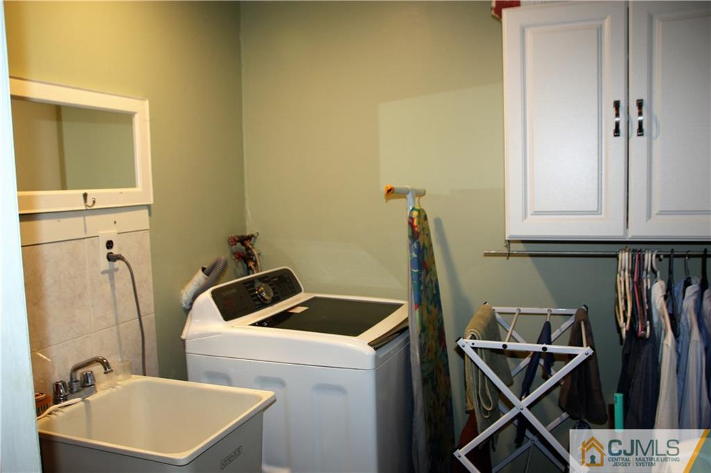 75 Rodak Circle Edison, NJ 08817 - Photo 22 of 32 a utility room with dryer and washer