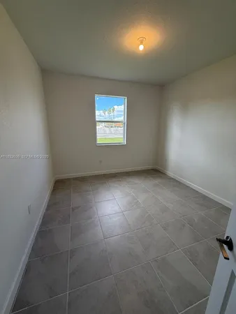 $2,000 | 2942 Southeast 23rd Avenue, Homestead, FL 33035