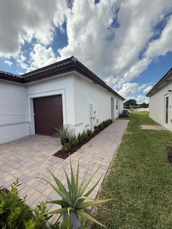 $2,000 | 2942 Southeast 23rd Avenue, Homestead, FL 33035