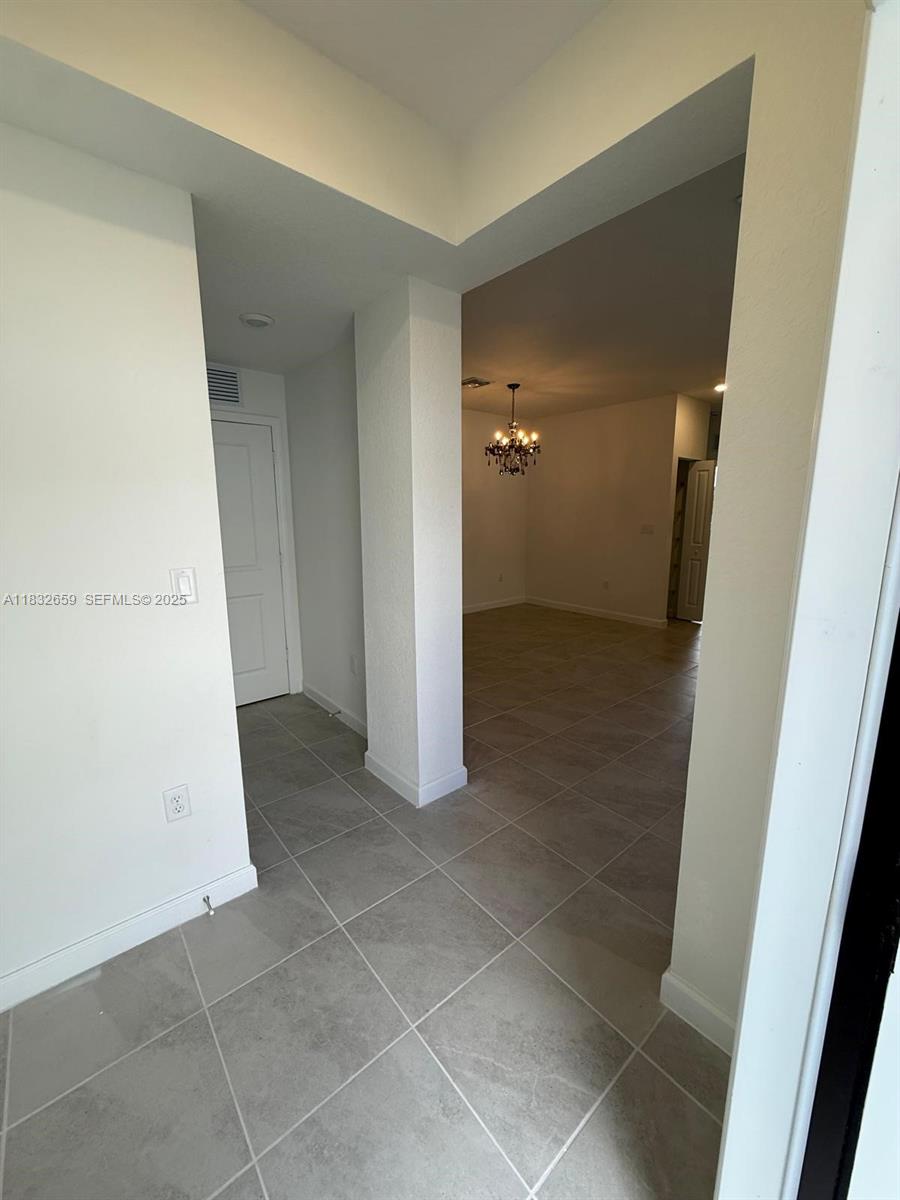 2942 Southeast 23rd Avenue Homestead, FL 33035 - Photo 5 of 20