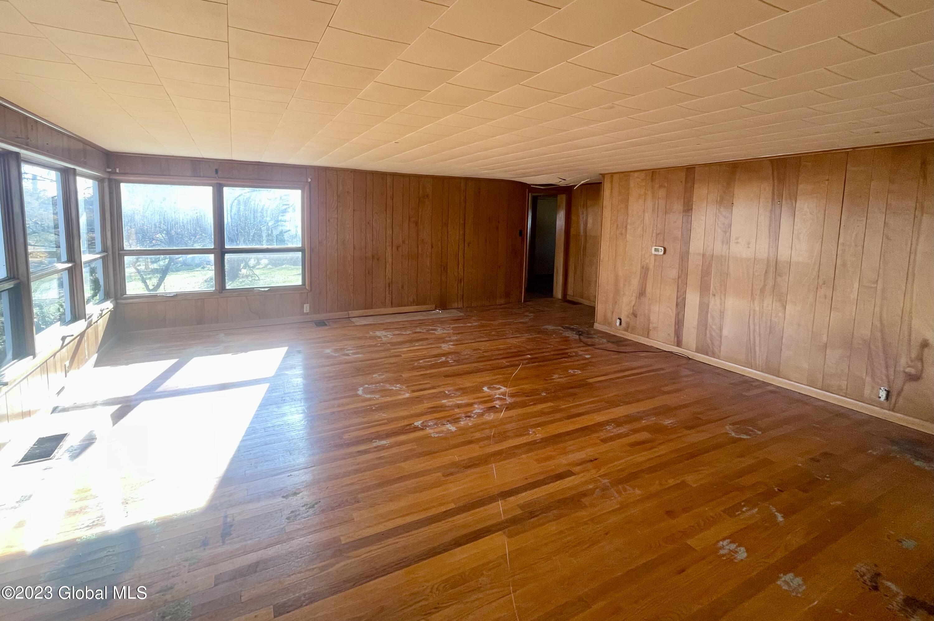 407 Gansevoort Road Moreau, NY 12828 - Photo 11 of 26 Living Room