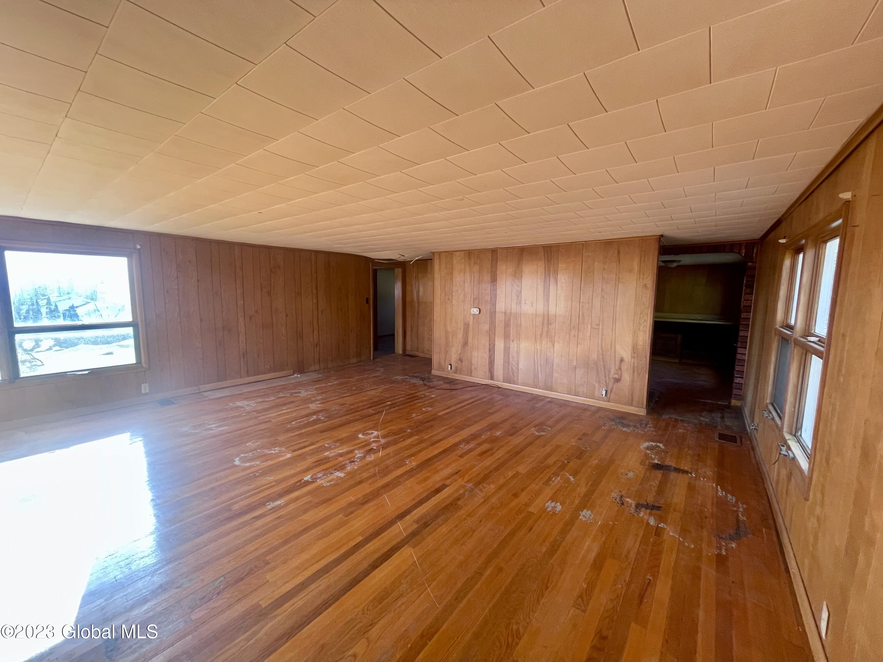 407 Gansevoort Road Moreau, NY 12828 - Photo 13 of 26 Living Room