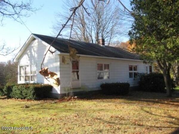 407 Gansevoort Road Moreau, NY 12828 - Photo 2 of 26 Front Right