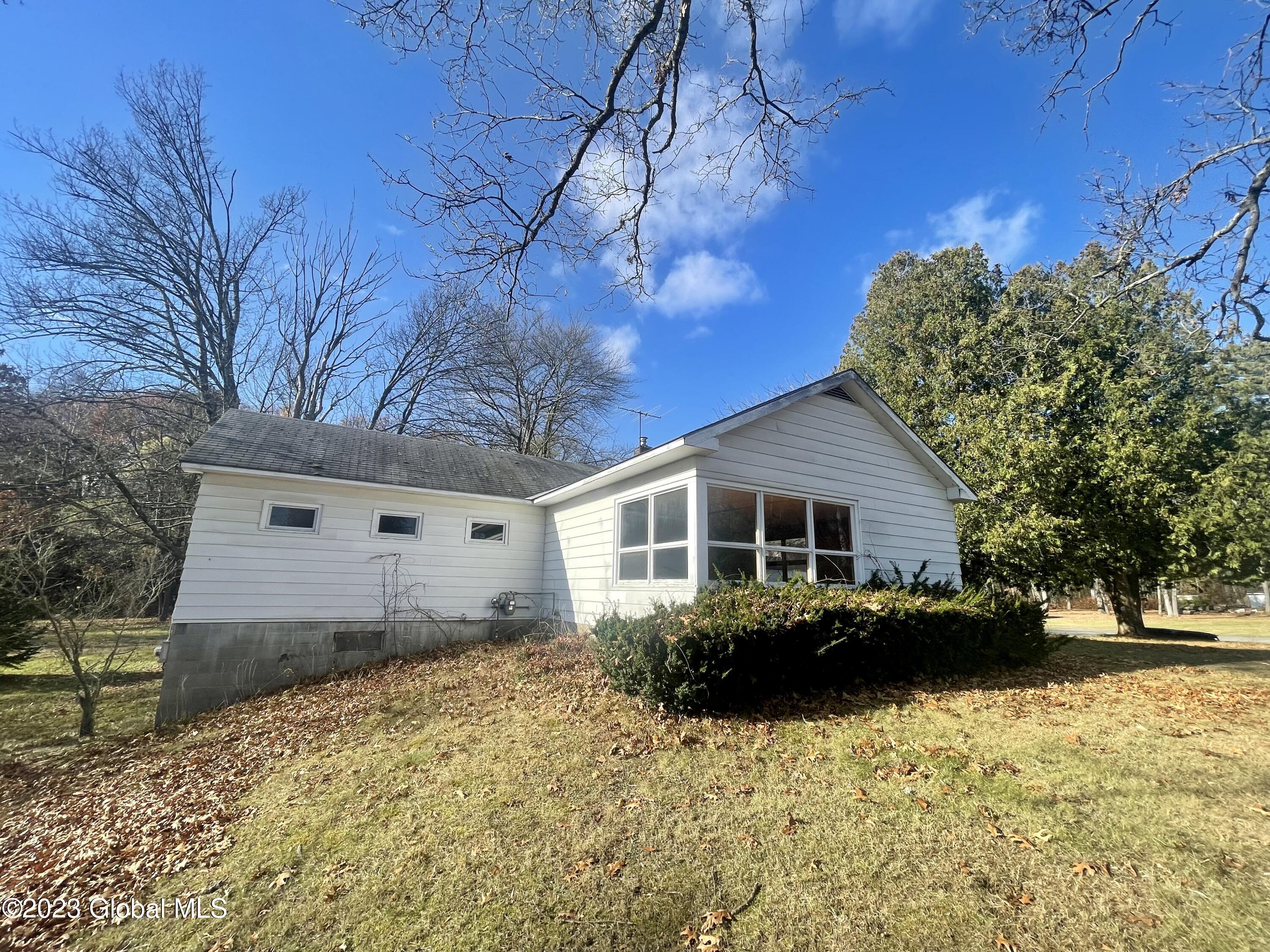 407 Gansevoort Road Moreau, NY 12828 - Photo 8 of 26 Front Left