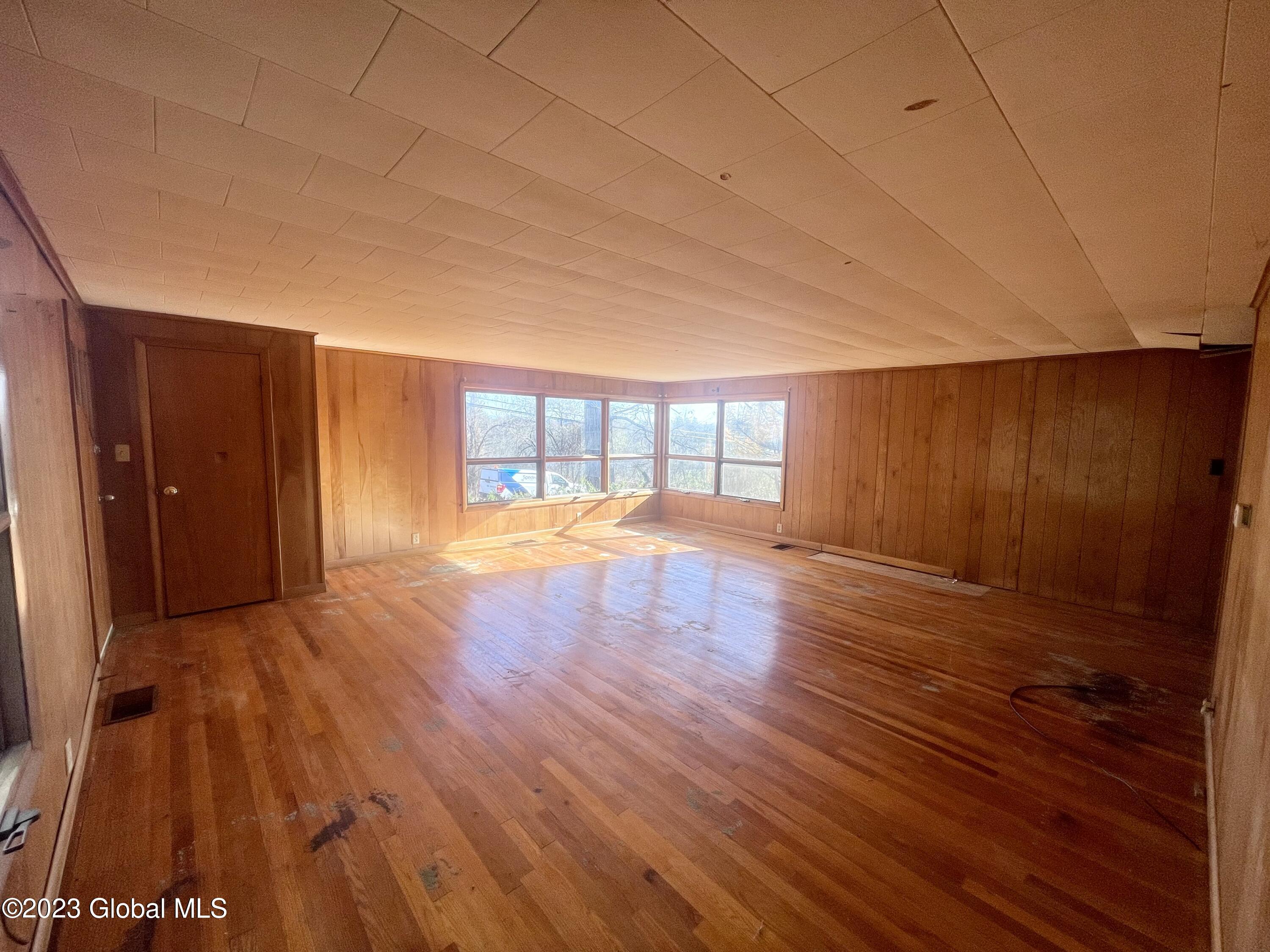407 Gansevoort Road Moreau, NY 12828 - Photo 10 of 26 Living Room